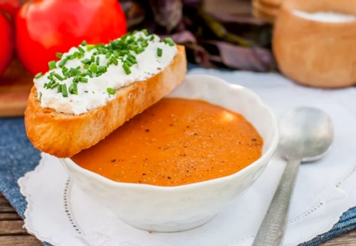 
    Aromată și cremoasă, această ciorbă este un deliciu în zilele friguroase.clickpoftabuna.ro  