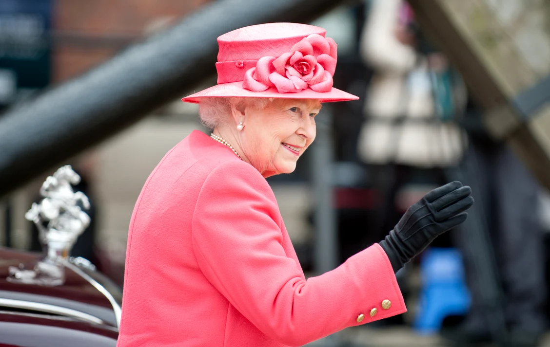 Regina Elisabeta a II-a purta haine în culori aprinse FOTO Shutterstock