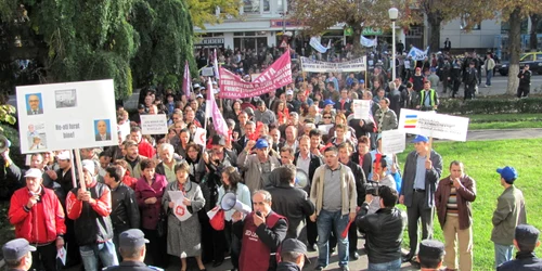 500 de oameni protesteaza din cauza saraciei