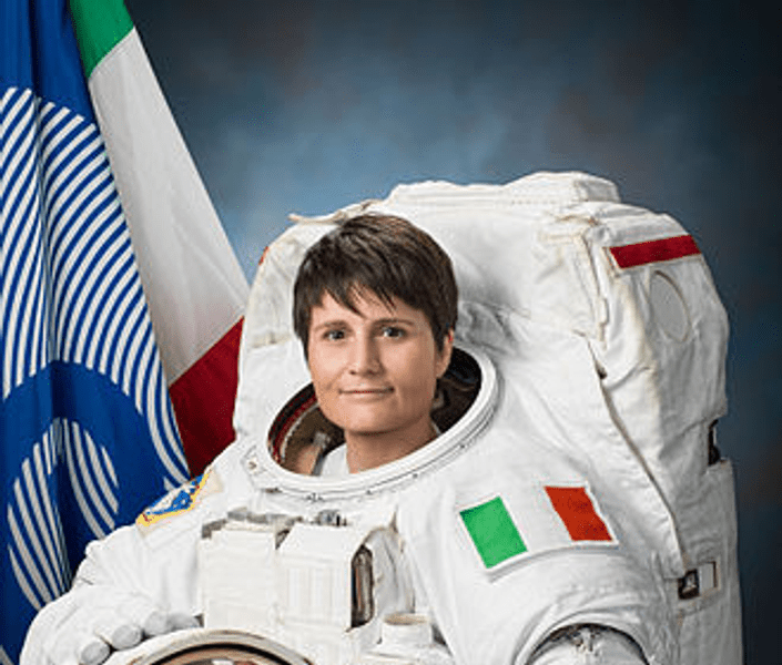 Astronauta italiancă Samantha Cristoforetti a vorbit despre știință cu mai multe fetițe