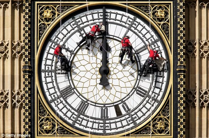 Pentru a nu se ajunge la prăbuşirea Turnului cu ceasul Big Ben din Londra, acesta va intra în reabilitare, lucrări ce se vor ridica la suma de 39 de milioane de euro şi vor dura trei ani. FOTO dailymail.co.uk/Getty