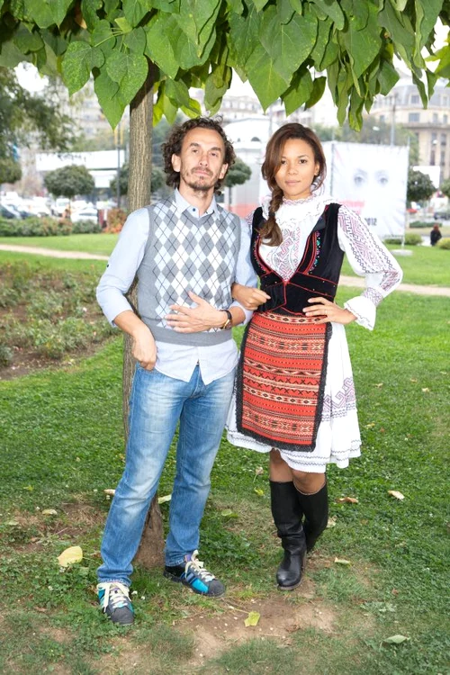 Nadine a pozat în costum popular pentru Dorin Negrău. (Foto: Cătălin Mihai)