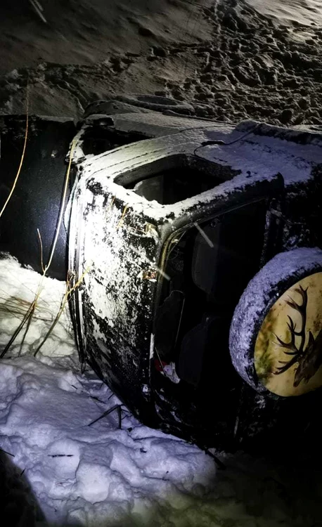 O persoană a murit după ce mașina a căzut într-o râpă FOTO IPJ Suceava