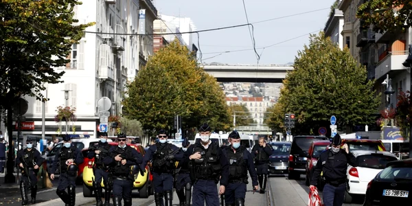 Atac cu arma albă la Bazilica Notre-Dame din Nisa FOTO EPA-EFE / Sebastien Nogier