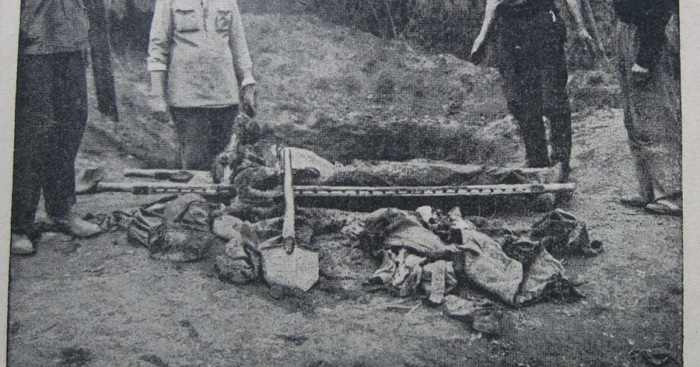 Cadavre scoase din gropile cu var