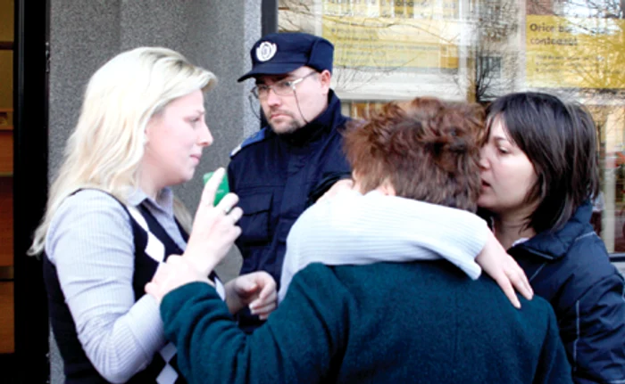 Angajatele băncii au fost în stare de şoc imediat după jaf.
