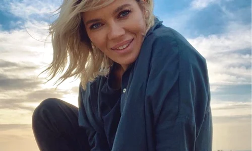 Gina Pistol are o fetiţă png