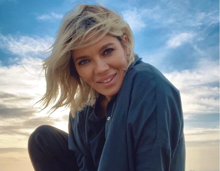 Gina Pistol are o fetiţă png