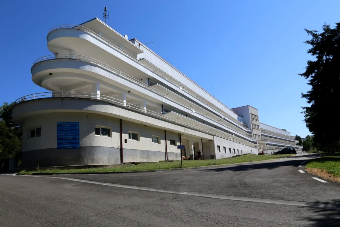 Spitalul din localitatea Dobriţa va fi alimentat cu energie produsă de soare                 Foto: Alin Ion