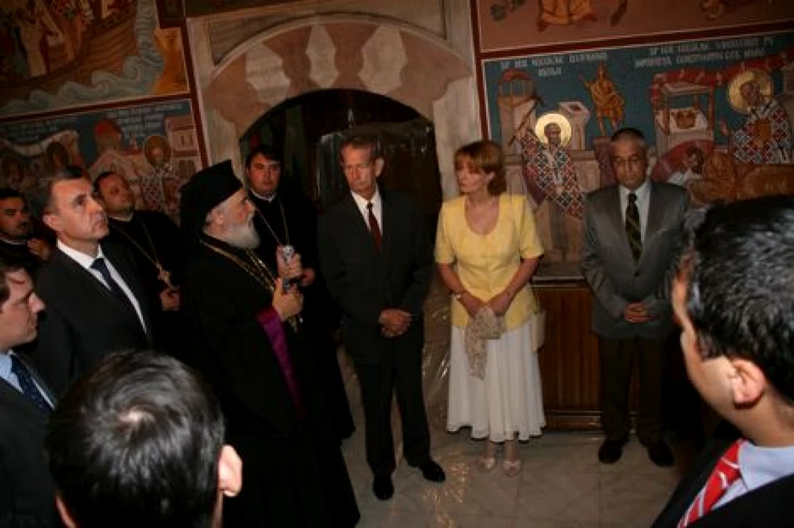 Fotografiile prezente în expoziţie dezvăluie o familie regală care încerca să se integreze în mediul nostru românesc