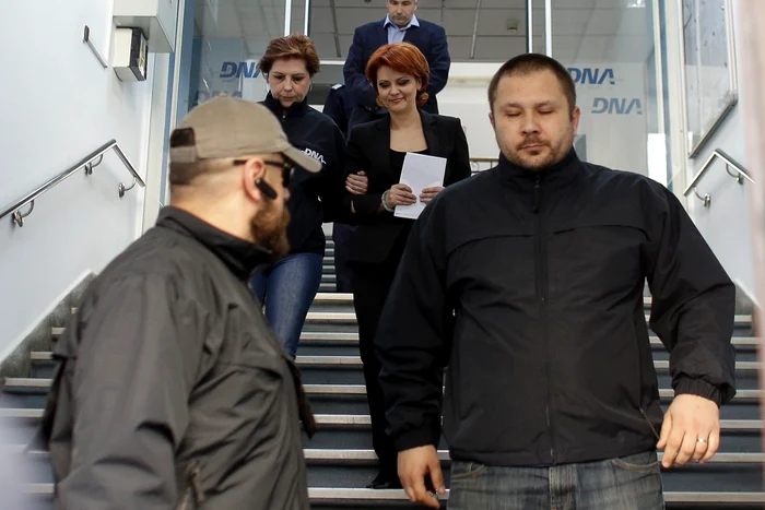 Lia Olguța Vasilescu a fost reținută miercuri seară. Joi, află dacă va fi arestată preventivFoto: Inquam