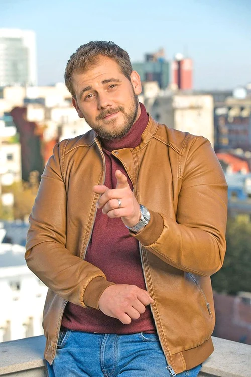 
    A fost coleg  cu Loredana la show-ul”Cântă acum cu mine”  