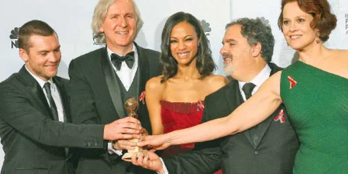 Actorul Sam Worthington, regizorul James Cameron, actriţa Zoe Saldana, producătorul Jon Landau şi actriţa Sigourney Weaver 