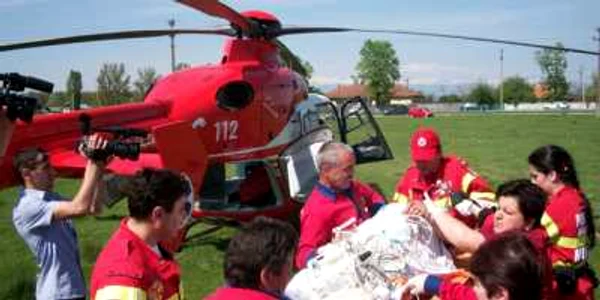 Un elicopter SMURD a dus fetiţa la Timişoara