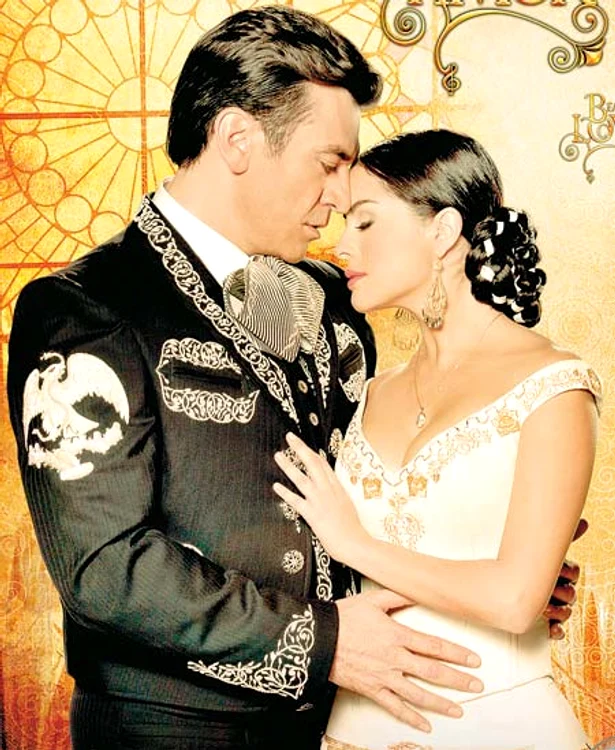 
    Danna Garcia şi Jorge Salinas  