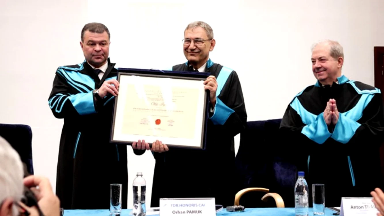 Orhan Pamuk (centru) laureat al Premiului Nobel pentru Literatură FOTO UVT