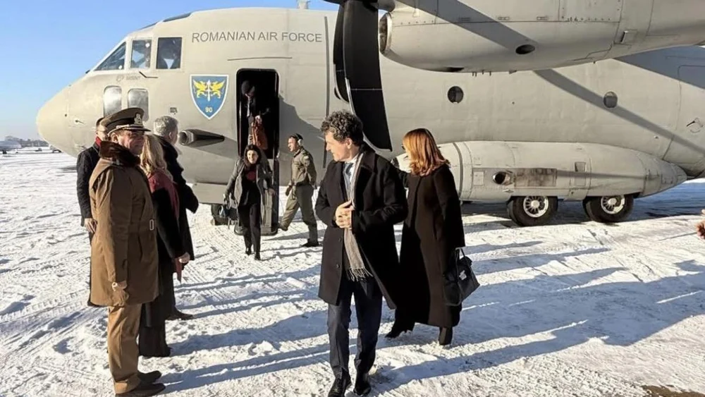 Nicușor Dan vrea avion prezidențial, după ce aeronava Spartan a rămas blocată din cauza zăpezii. Președintele nu pleacă nici miercuri din capitala Franței