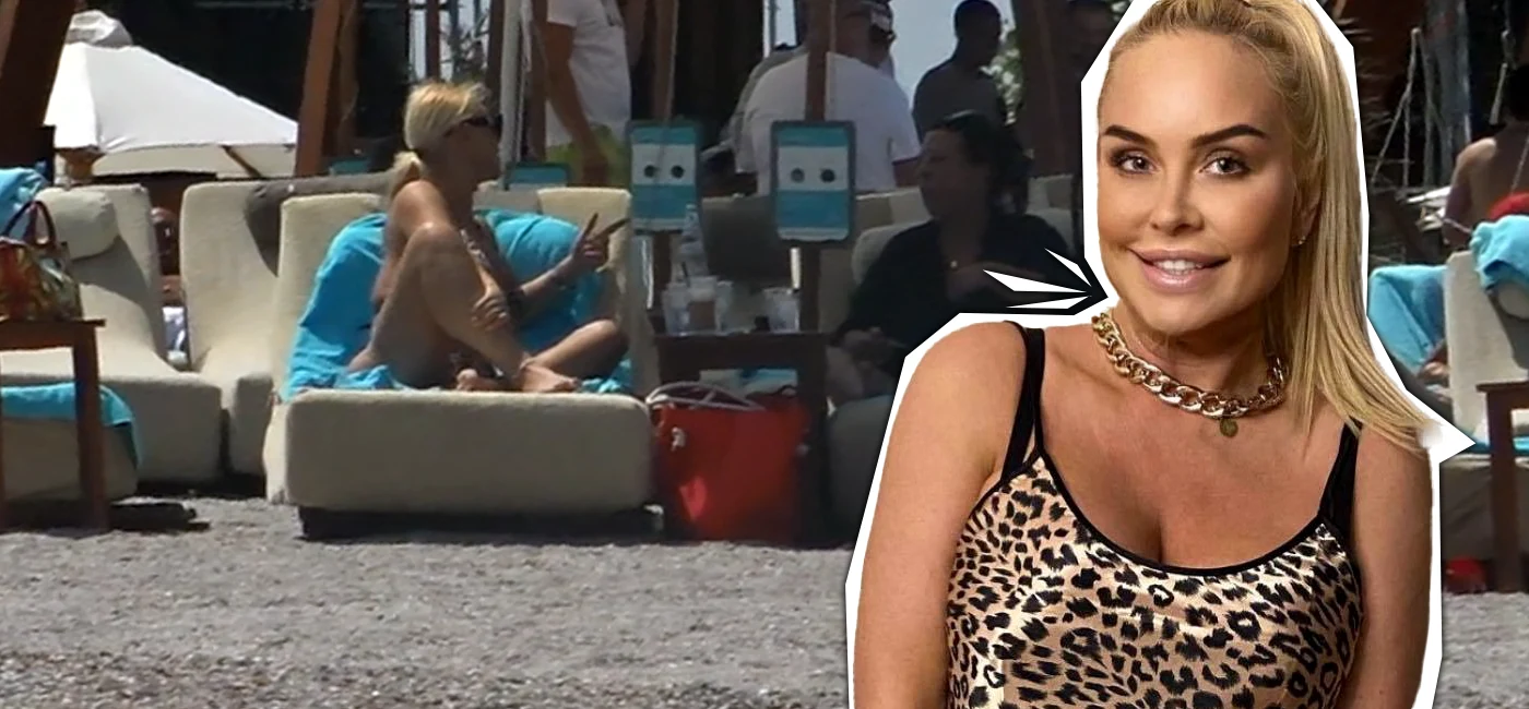 Vica Blochina, în costum de baie pe o plajă din Mamaia Foto: Click!
