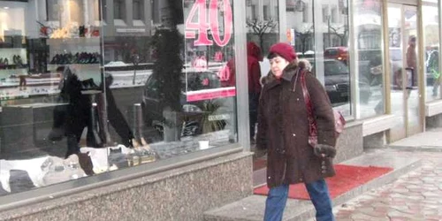 Magazinele caută să atragă clienţi promiţând reduceri „grase“
