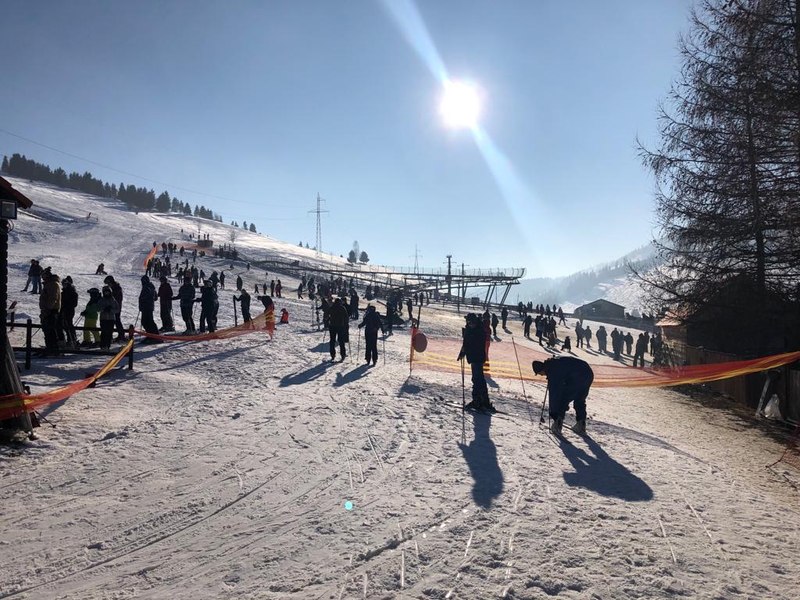 Cum s-a transformat într-o veritabilă atracție turistică o afacere de familie de la granița dintre Harghita și Bacău FOTO