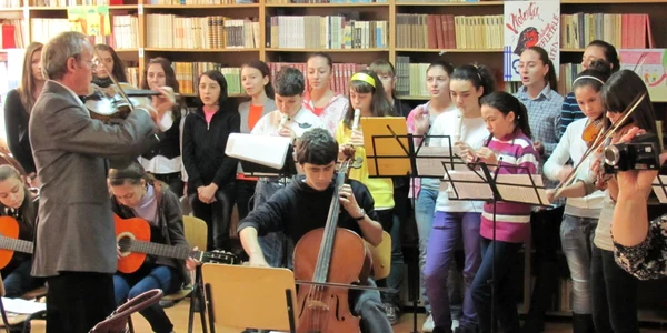Elevii au cântat colinde FOTO: Arhiva Adevarul