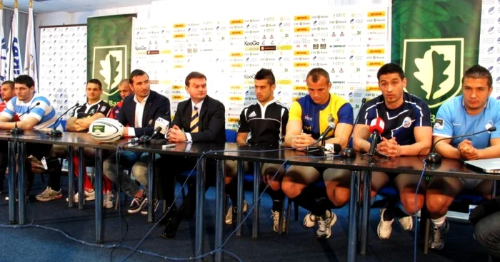 Căpitanii celor 8 echipe participante la Superliga de rugby * Foto: Marian Burlacu