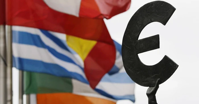 Criza euro amenință să provoace în Europa și o criză socio-politică profundă.