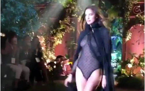 Irina Shayk şi-a etalat trupul fără cusurcaptură Youtube