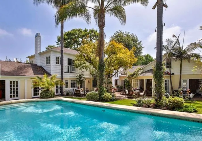 Goldie Hawn and Kurt Russell sell their mansion for $7 25 million in LA jpeg