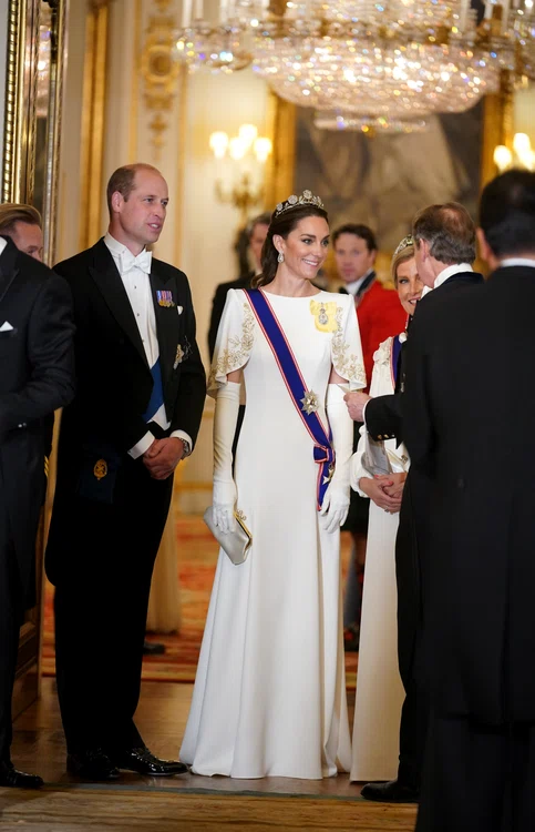 Kate a purtat o rochie albă, la o cină oficială (Foto: GettyImages)