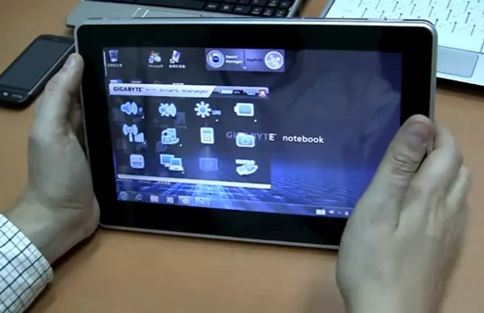 Consilierii județeni din Buzău vor primi câte o tabletă