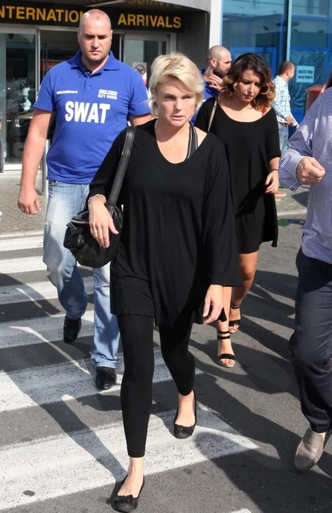 Erika Eleniak 