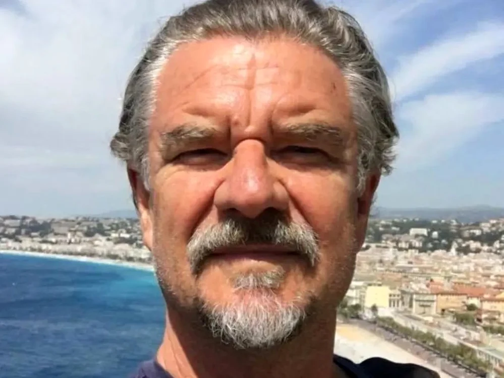 Actorul Peter Hardy a fost găsit mort pe o plajă din Australia (foto: Facebook)