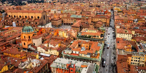 Bologna, vedere panoramică la apus Foto shutterstock 397150111 jpeg