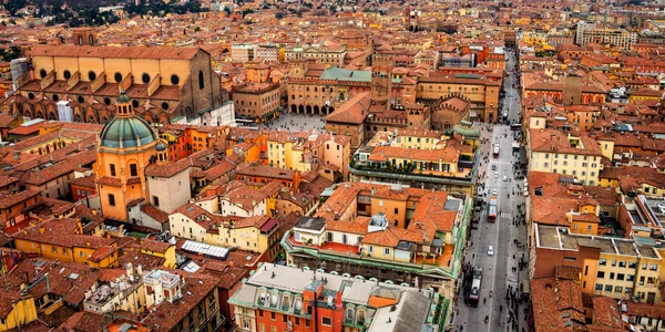 Bologna, vedere panoramică la apus Foto shutterstock 397150111 jpeg