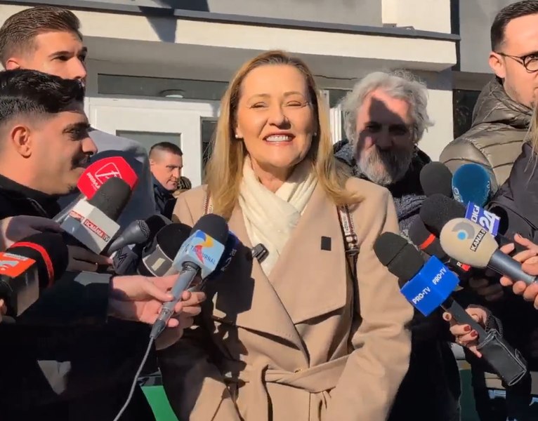 Elena Lasconi: „Am votat pentru o Românie din care să nu mai vrei să pleci! Am adus prăjituri fără «blat»”