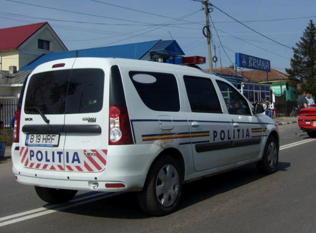 Poliţia a descoperit în weekend trei şoferi care circulau cu autoturisme neînmatriculate  FOTO: Adevărul.ro
