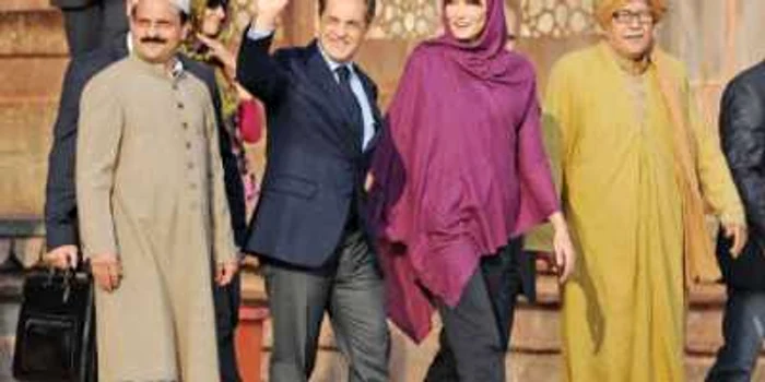 Nicolas Sarkozy şi Carla Bruni, în vizită la Taj Mahal