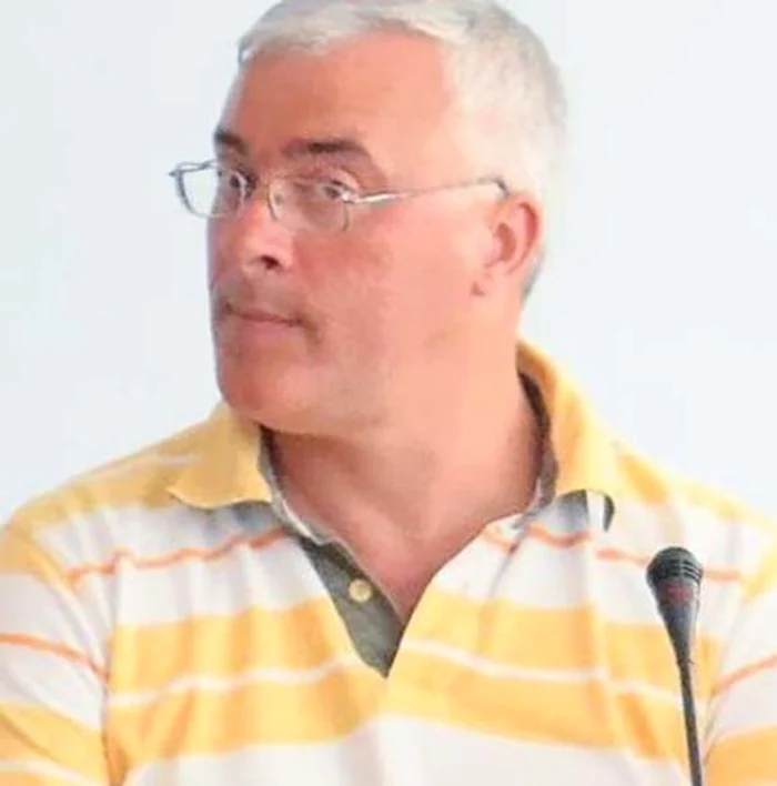 
    Profesorul Dumitru Păduraru a fost arestat pentru 29 de zilefoto: adevarul.ro  