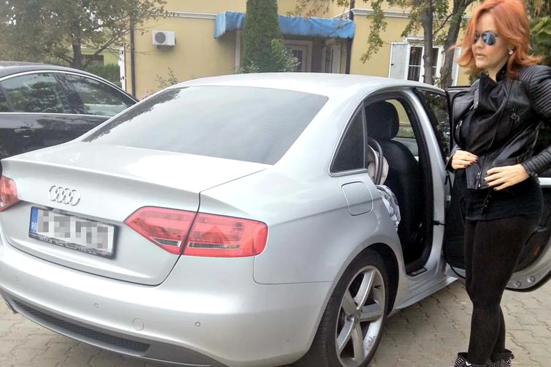
    Artista şi-a luat un Audi la  mâna a doua, dar se declară  mulţumită de maşină,  pentru că e spaţioasă (FOTO: CLICK!)  