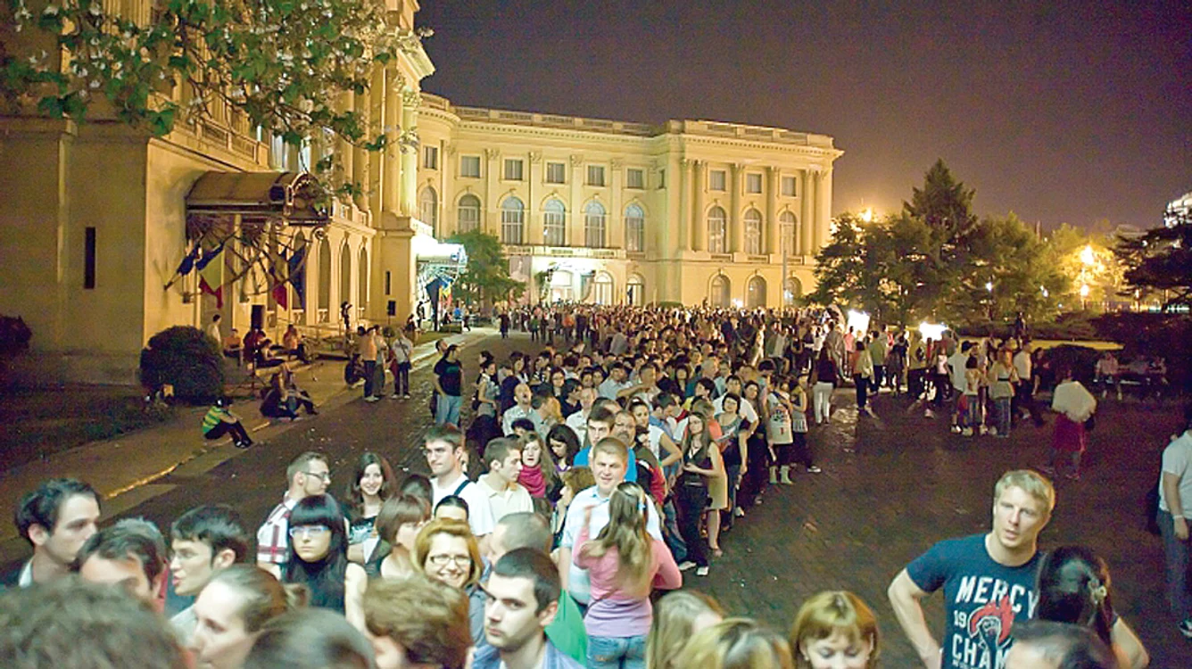 
    Peste 5.000 de oameni  au vizitat Muzeul  Naţional de Artă  al României   