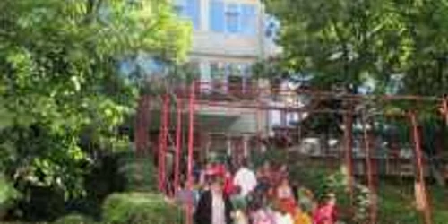 Elevii se reîntorc în bănci în 31 octombrie