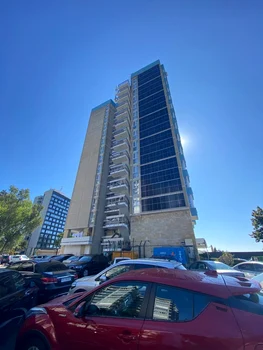 Hotelul lui Borcea, tapetat cu panouri. foto: Blitz!