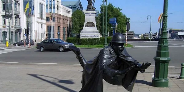 Sculpturile din piaţa Sainctelette din Bruxelles (Belgia)