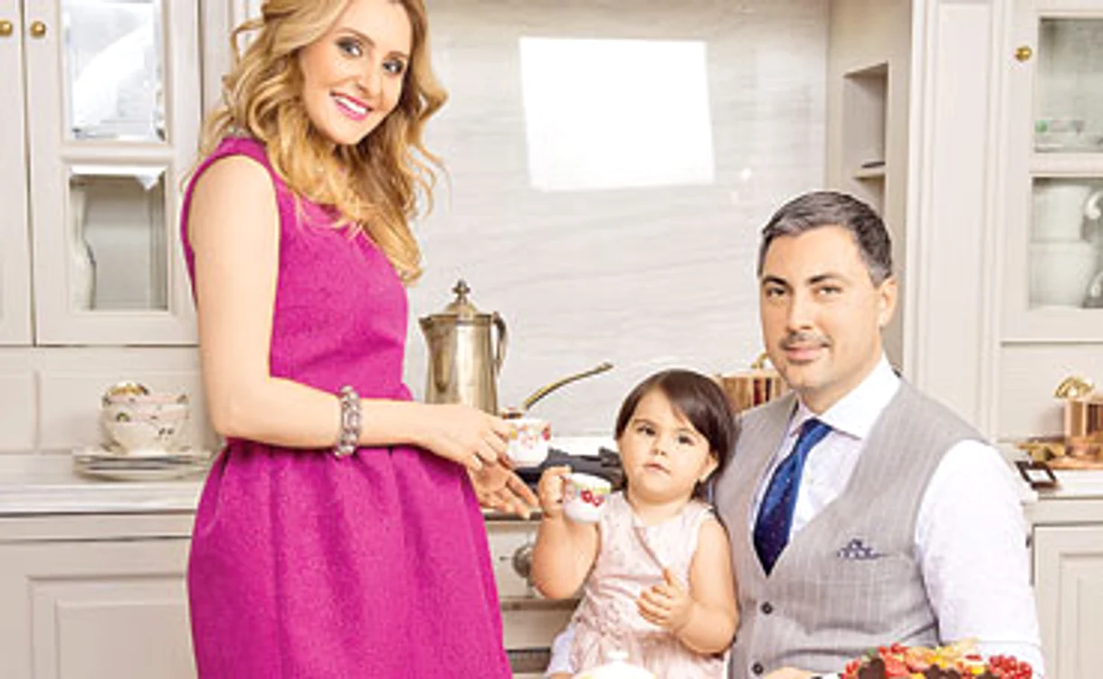 Alina Sorescu şi soţul ei, Alexandru Ciucu, au o fetiţă de 2 ani, Carolina. Din primăvara aceasta vor fi patru în familieFoto: OK! Romania