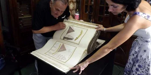 cuib al democratiei in biblioteca mehedinti FOTO Corina Macavei 