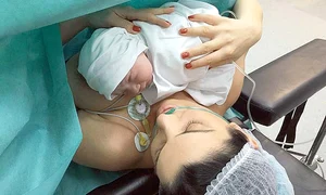 Andreea Tonciu, o mămică fericită jpeg