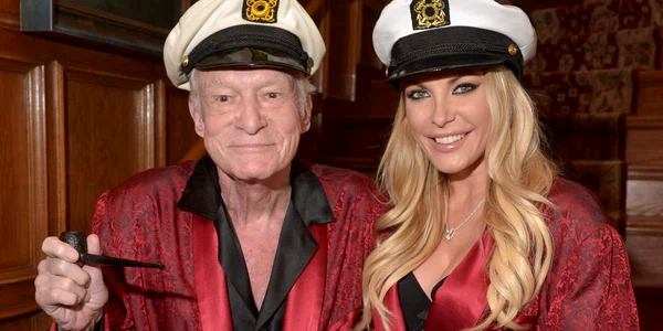 Crystal, alături de Hugh Hefner jpeg