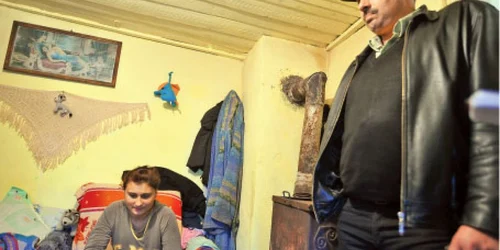 Andreea nu a fost în stare să-i dea prea multe detalii asistentului social care a vizitat-o  