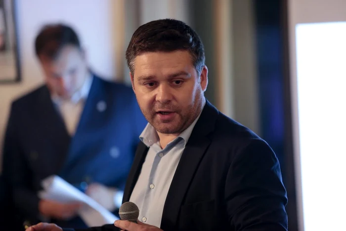 Primarul sectorului 6, Ciprian Ciucu, a anunțat că nu va decora cu luminițe de Crăciun zona de care se ocupă